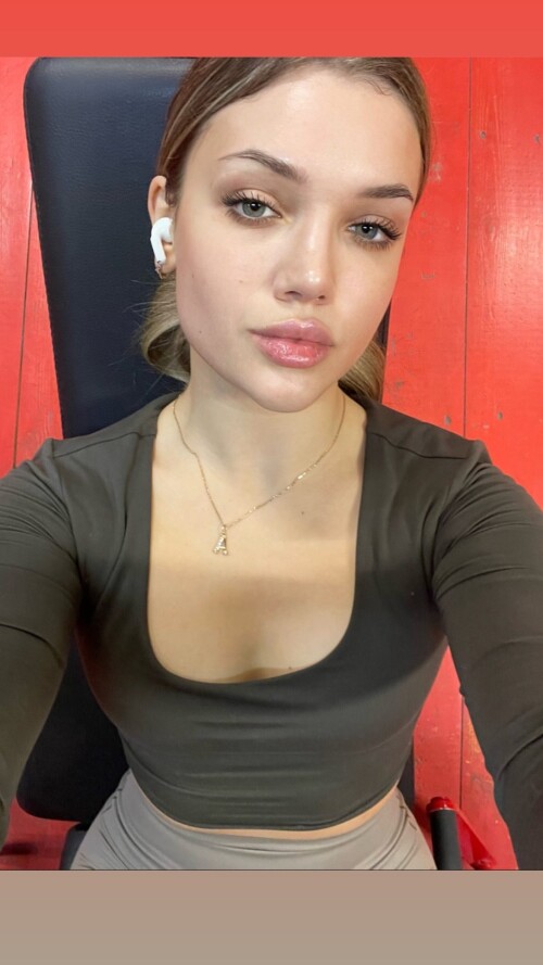 Anna Nikiforova 0555f52db4154503553