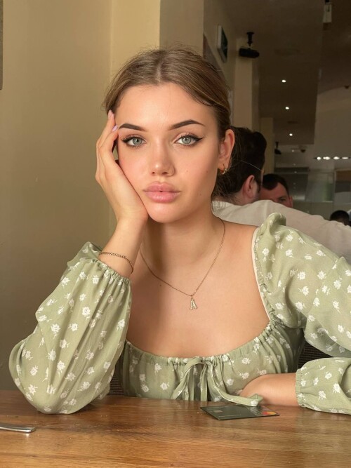 Anna Nikiforova 097370cb8618ae151b9