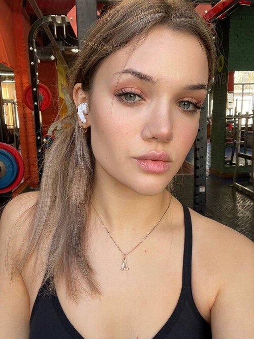 Anna Nikiforova 2155016cf7cbab00429