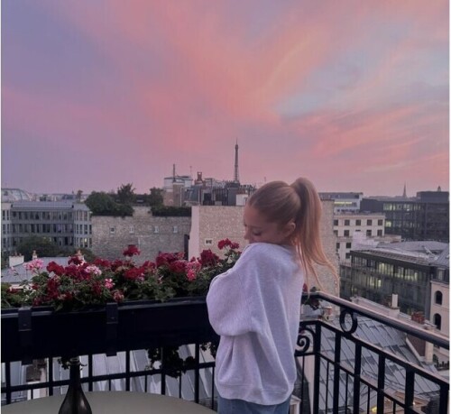 Ariana Grande Butera R014dba35cba9e60add8