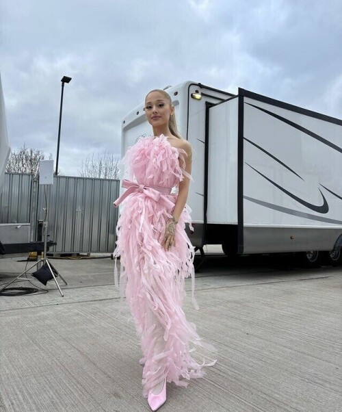 Ariana Grande Butera R0320f14af1f03f79a3c