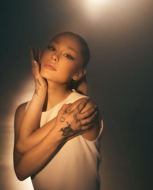 Ariana Grande Butera R033318f40bbeb315327