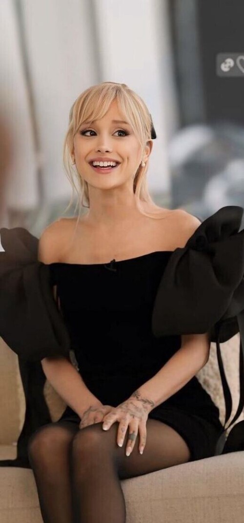 Ariana Grande Butera R0365ad54433a005cd4c