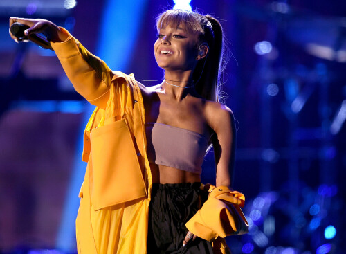 Ariana Grande Butera R040cb24f86d1d04f803