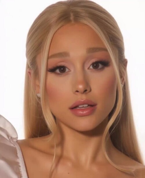 Ariana Grande Butera R0506ee7edf21a821f83