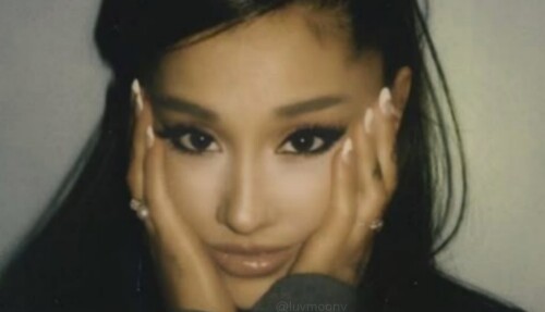 Ariana Grande Butera R06241d9b1eaf56c5aab