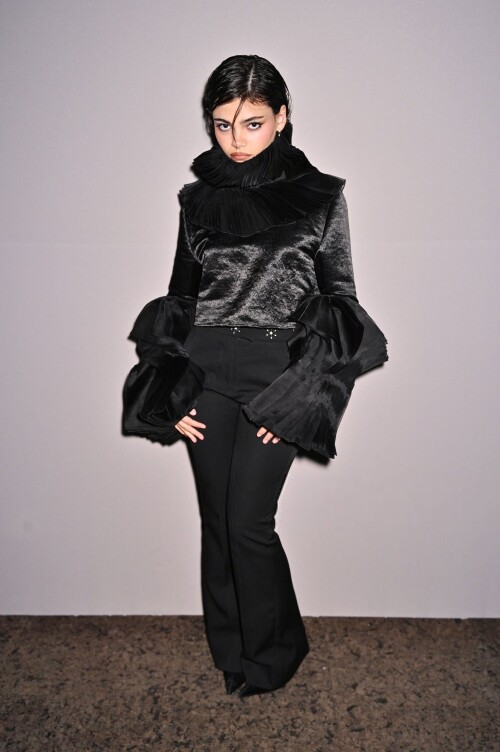 Ariana Greenblatt at McQueen show at Paris Fashion Week 10 05 202500016580e2e5e37d6b63