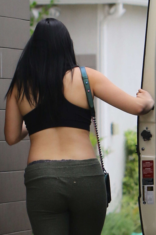 Ariel Winter in Yoga Pants 0786566fb49b67b2e5