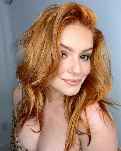 ArielWinterDotCleavage4.jpg.c28c6e2a0db04afed371786bafa4888b