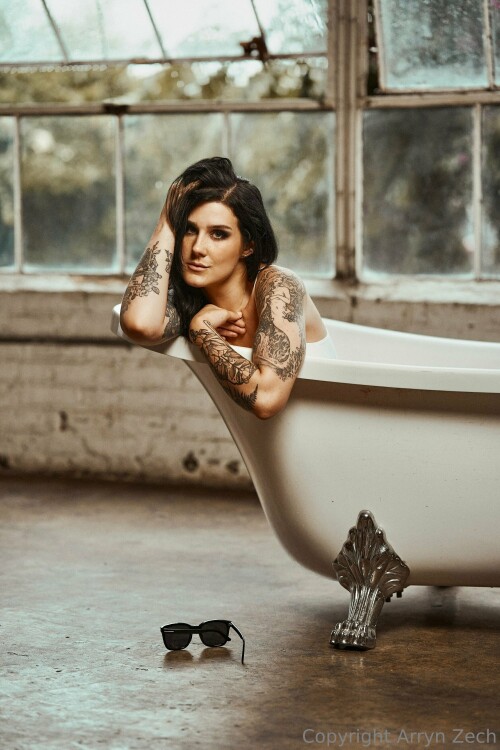 Arryn tub 647edfb33ec0b8678