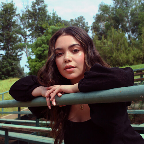 Aulii Cravalho R008f86e2104eb97a3ca