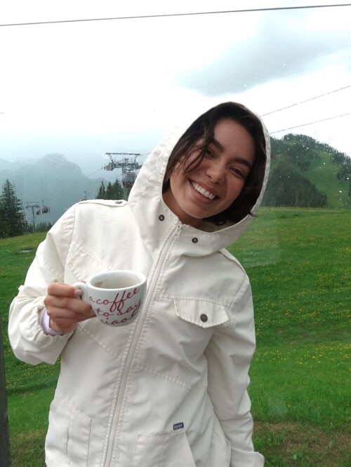 Aulii Cravalho R033242551d47ba54e32