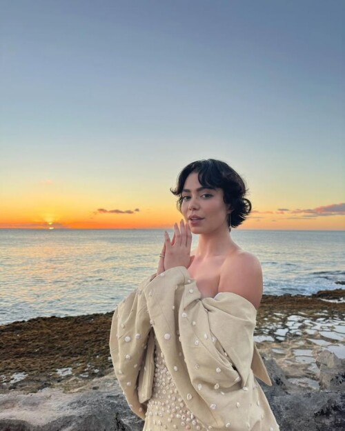 Aulii Cravalho R043fb8ab2f49d8a90a2