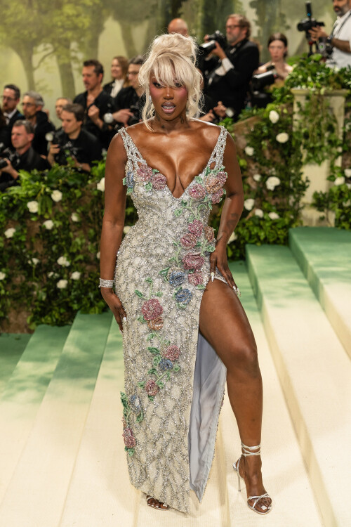 Aya Nakamura Feet 78956188d62f7123ac2524a