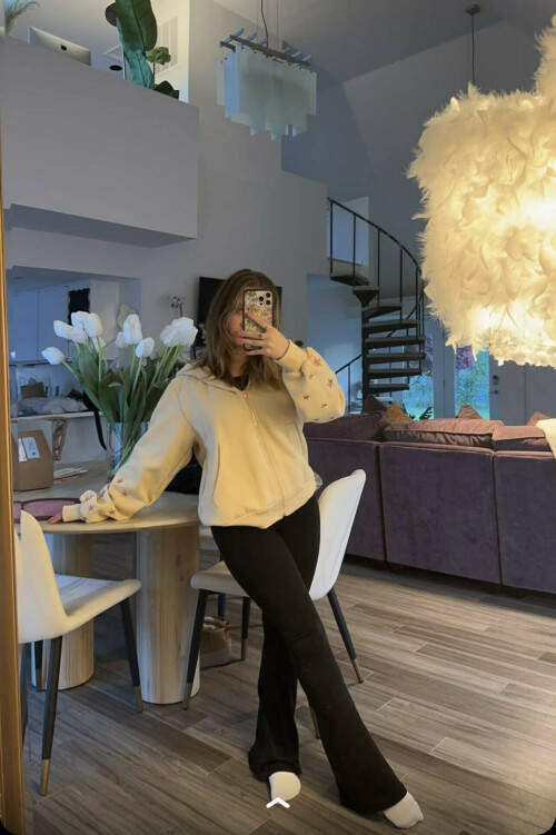 B87F8E9A 1B2B 488F B1EB EC3B9F9A6B32