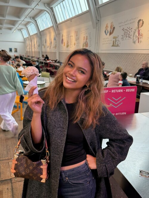 BB 132b64da84770e3957