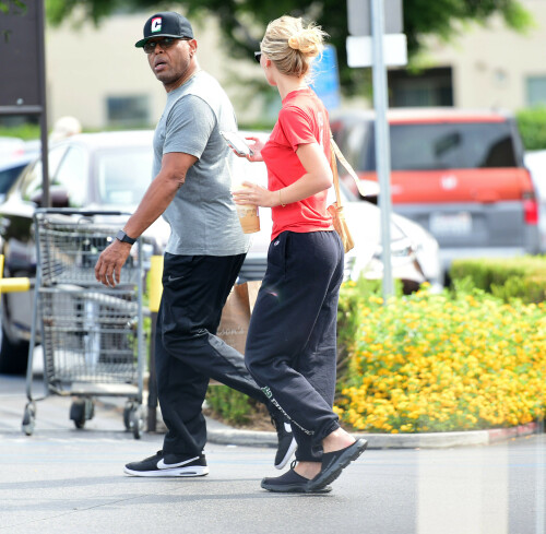 09/10/2022 EXCLUSIVE: Lily-Rose Depp heads to Starbucks with a bodyguard in Los Angeles. The  23 year old actress wore a red t-shirt, Champion joggers, and slip on shoes. sales@theimagedirect.com Please byline:TheImageDirect.com*EXCLUSIVE PLEASE EMAIL sales@theimagedirect.com FOR FEES BEFORE USE