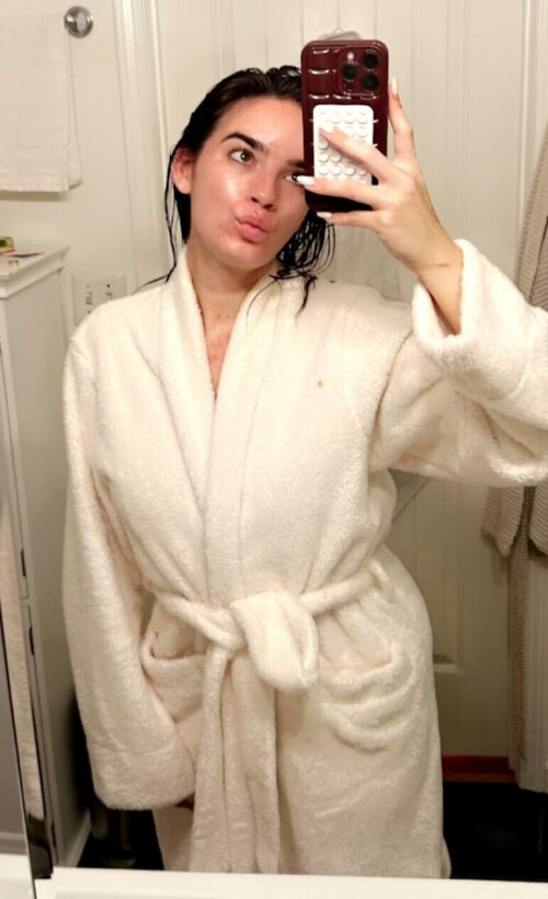 BC3E42AE E7EB 4958 9E05 16AC9C35B9E2348aa8c32c00dc75