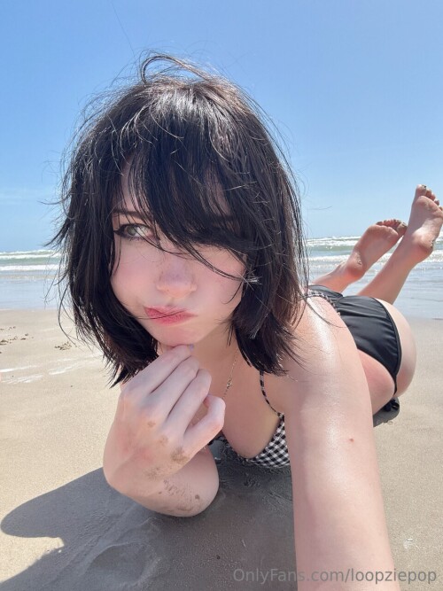 BEACH BIKINI PICS 4a111d1a99b7c36ea