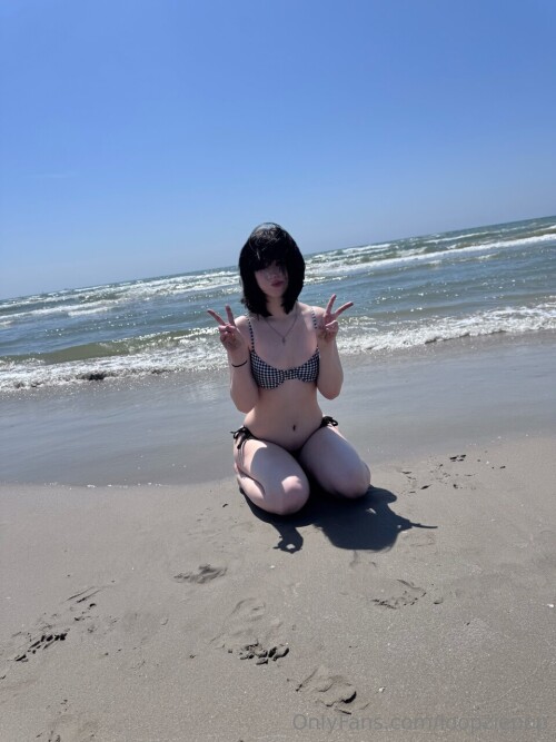 BEACH BIKINI PICS 6129116f047e51947