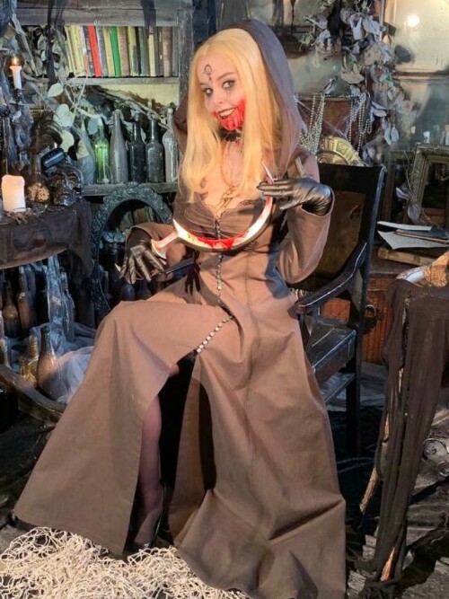 Backstage HellyValentine 1389621435497336834 20210504 194222 img1