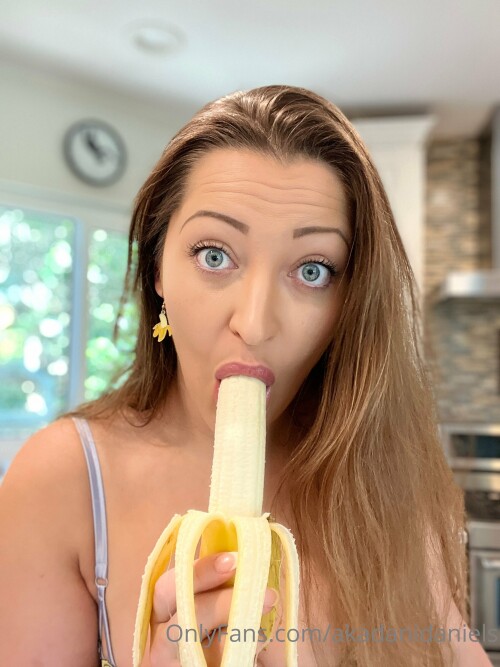 Banana 15d6358457bdc0341a