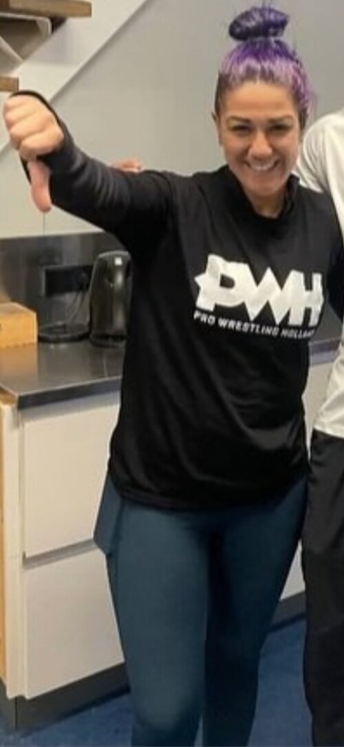 Bayley 38ce50cce28522e8b