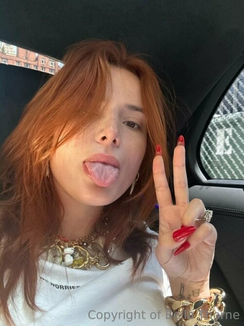 Bella Thorne321fc643324808259f2