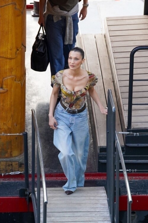 BellaHadidParis1190b2f8aec46b25de