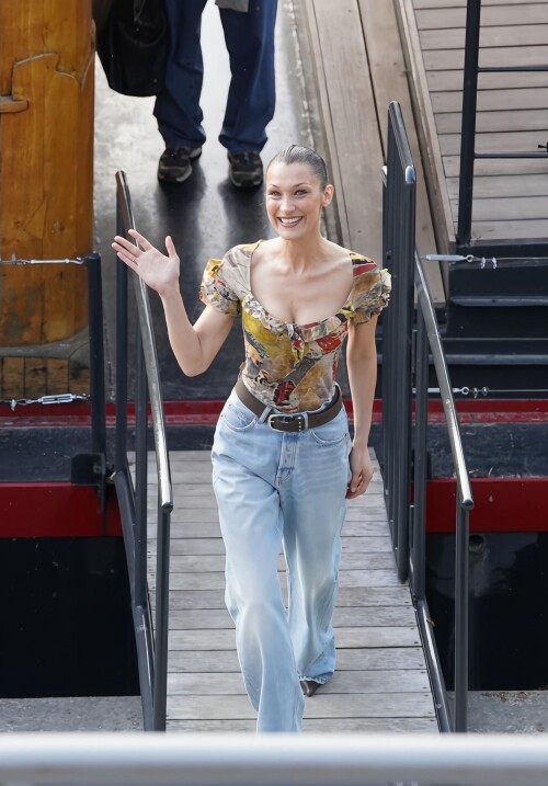 BellaHadidParis4fdb224d54f5075de