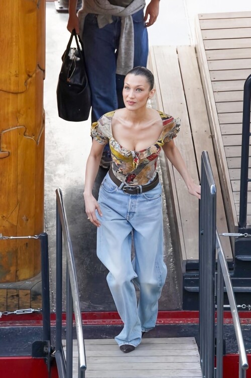 BellaHadidParis7d6d56d61ca52073b