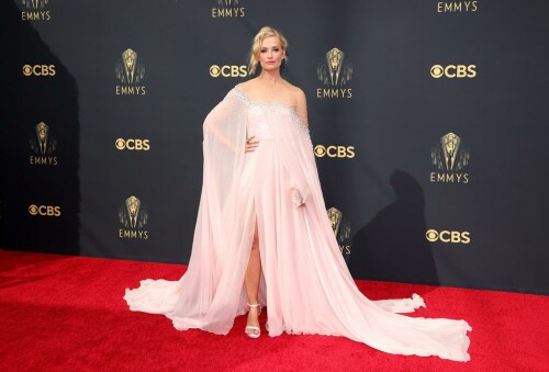 Beth Behrs 73rd Primetime Emmy Awards Arrivals 03JDCtmxUqvx 789U2665ad95a0027baa