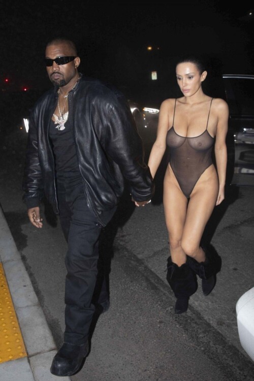 Bianca Censori 20f9fc3cb80f2cf5ea