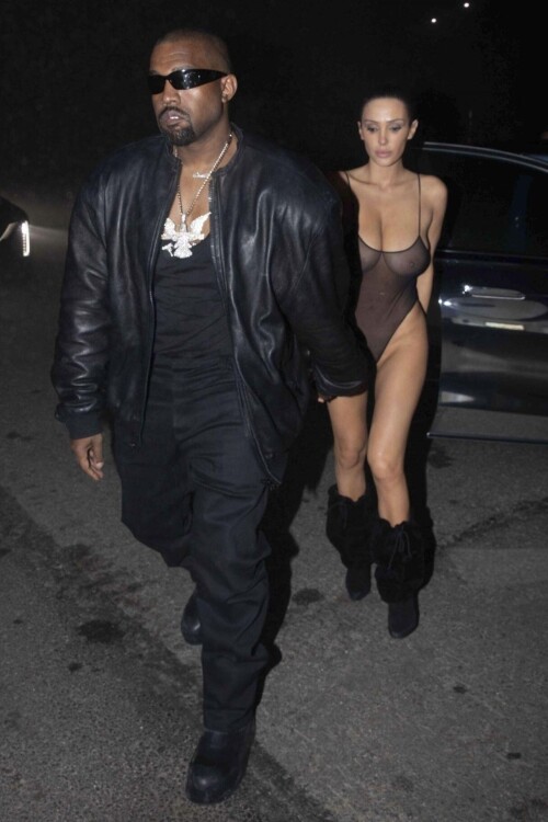 Bianca Censori 21f949727078d061c2