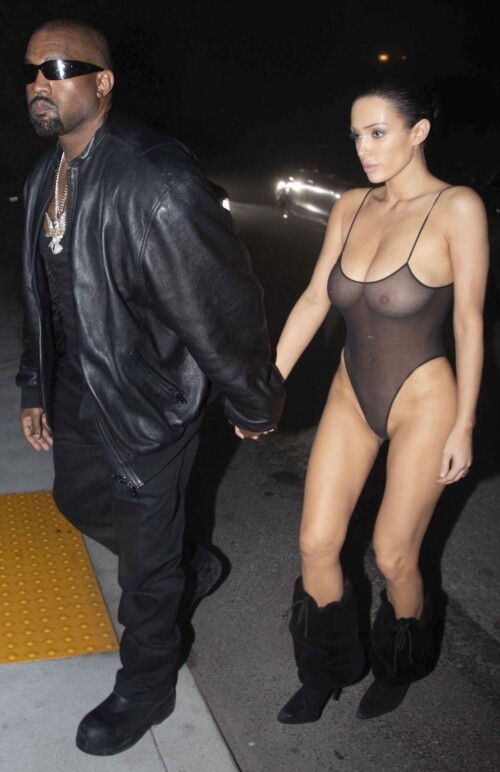 Bianca Censori 24d468ad05aaf2a174