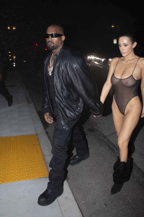 Bianca Censori 2591e7d4f874e22375