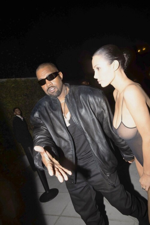 Bianca Censori 261d6720368b542960