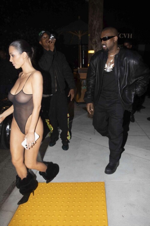 Bianca Censori 286941b9d780ff8a2f