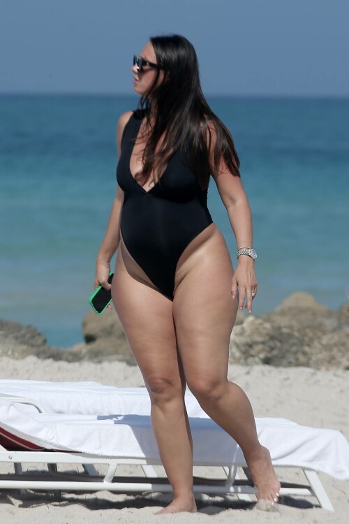 Bianca Elouise With YesJulz hit the beach in Miami 060267d9a3bf9e611c