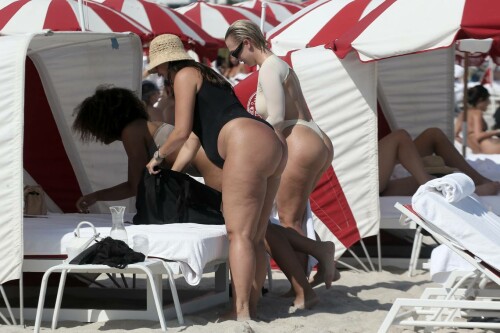 Bianca Elouise With YesJulz hit the beach in Miami 2846f8b8f567d70751