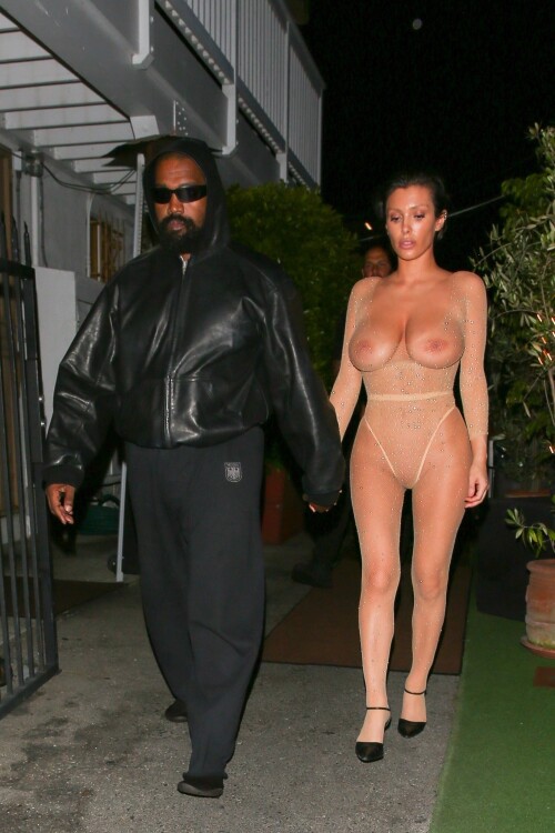 Bianca_Censori_at_Giorgio_Baldi_in_Santa_Monica_08-02-2024__10_5724d9b0746bfa51