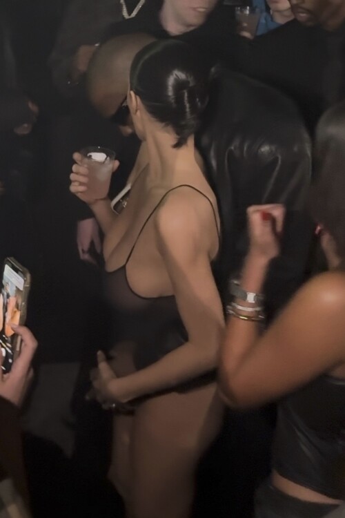 Bianca_Censori_at_a_private_Grammy_after-party_in_Los_Angeles_02-02-2025__18_c8f5e912e432e930