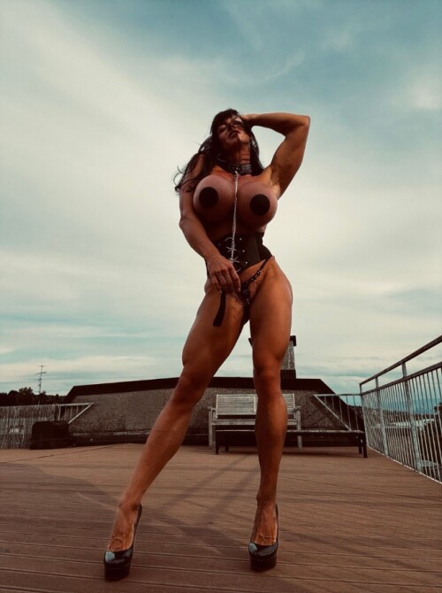 Bitch on a Leash7de0cf4c77aab014