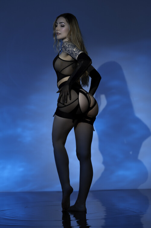 Black water 571c303933803379a