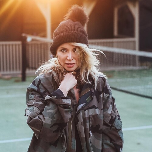 Black374 2a19ff4ee6f56f3bd