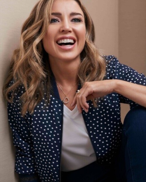 Black4278043546b69a03663