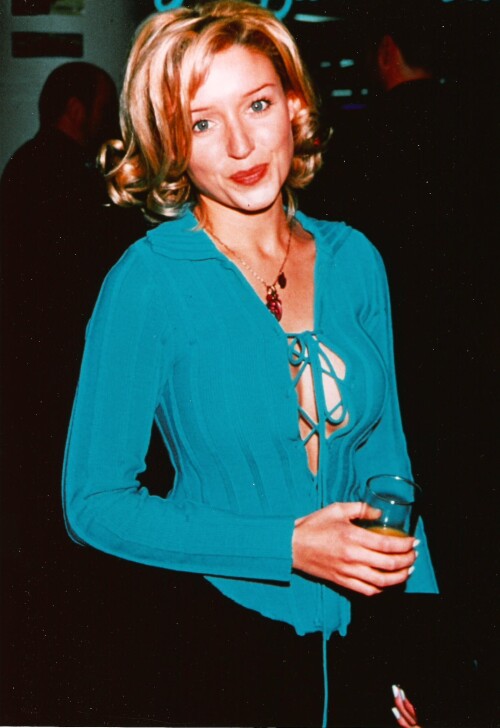 Blonde Blue002 1060f4097b7ac07f7a