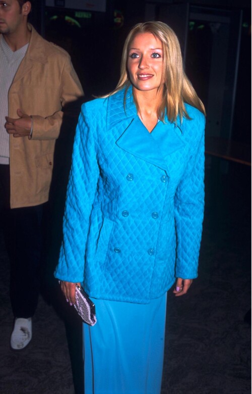 Blonde-Blue003-2d4a23c55d3b38fe9