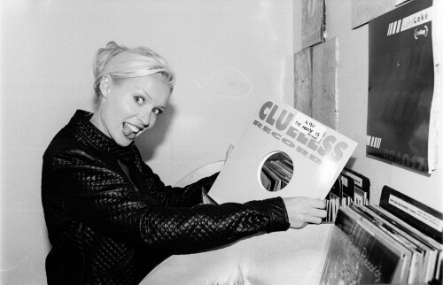 Blonde-Blue005-5b4a9a60480925d6f