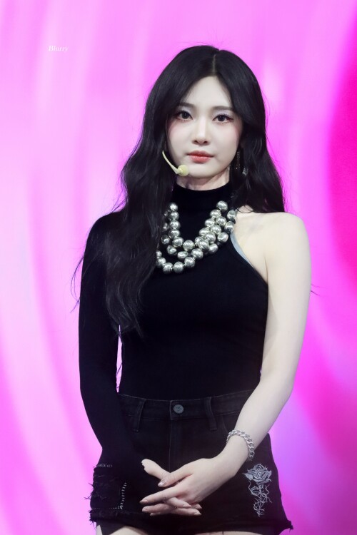 Blurry 1878802017361240490 27fae9afe26432d17